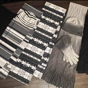 Women’s Scarves And Extras